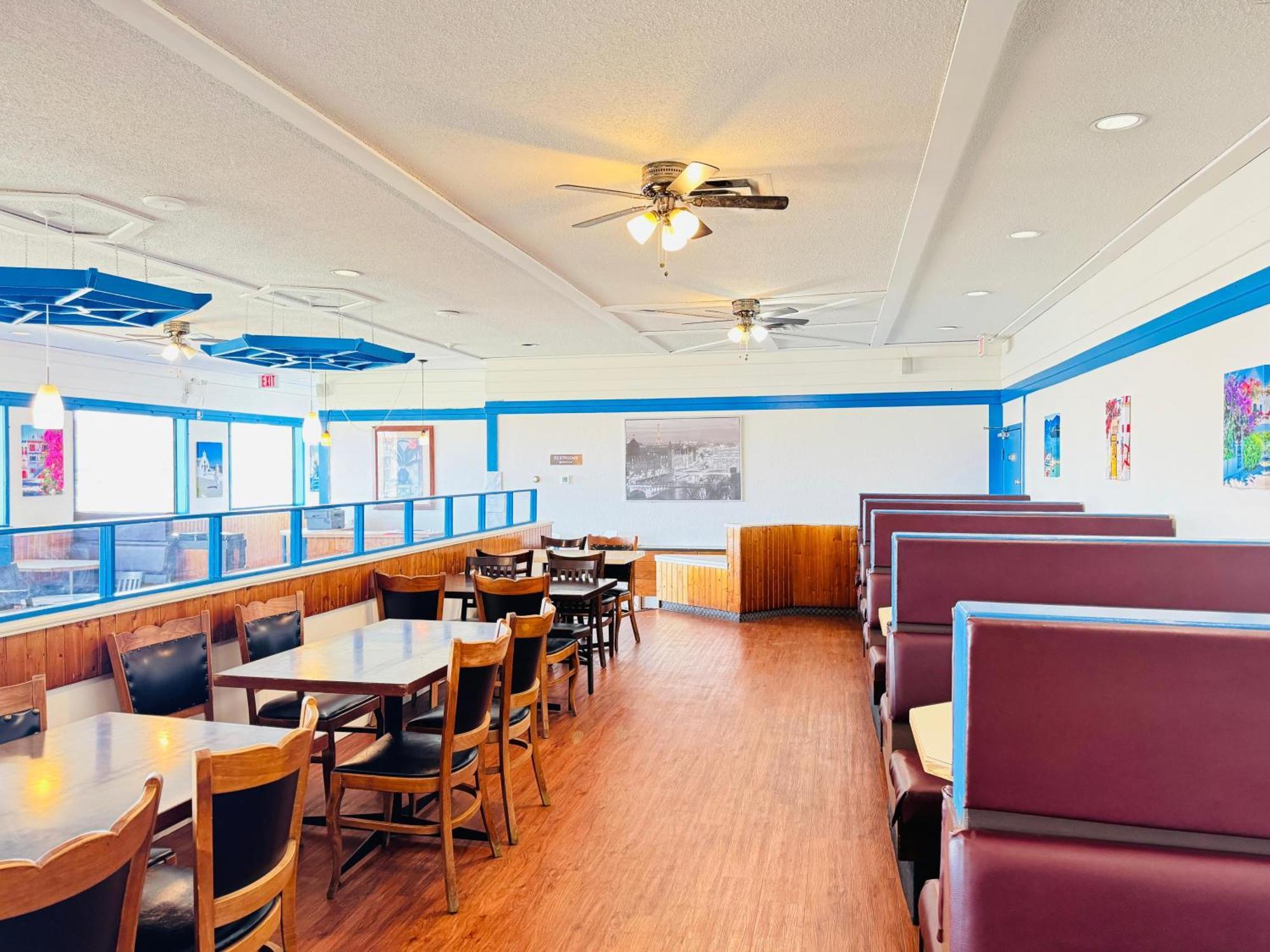 Ramada By Wyndham Dawson Creek Hotel Bagian luar foto