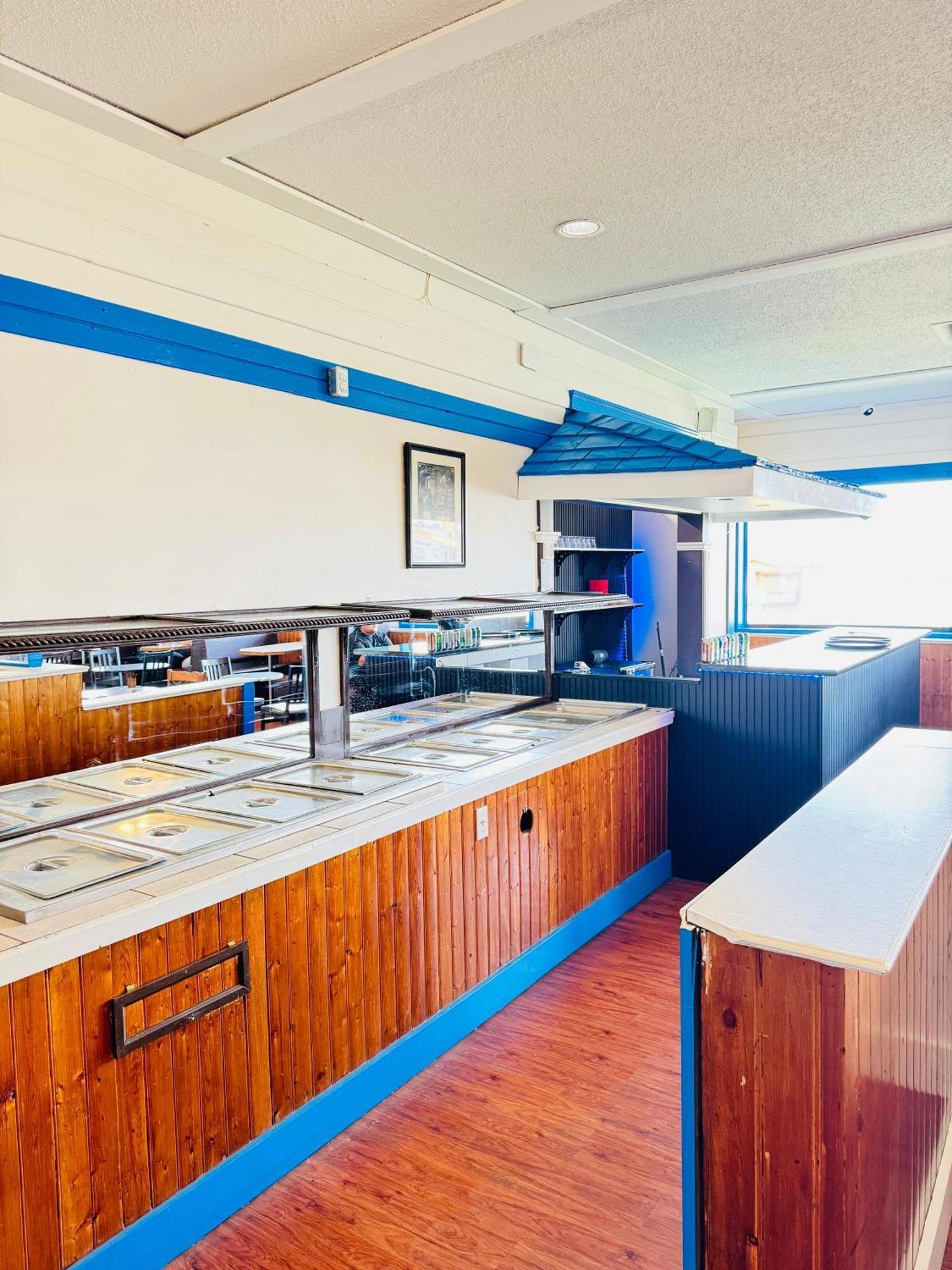 Ramada By Wyndham Dawson Creek Hotel Bagian luar foto