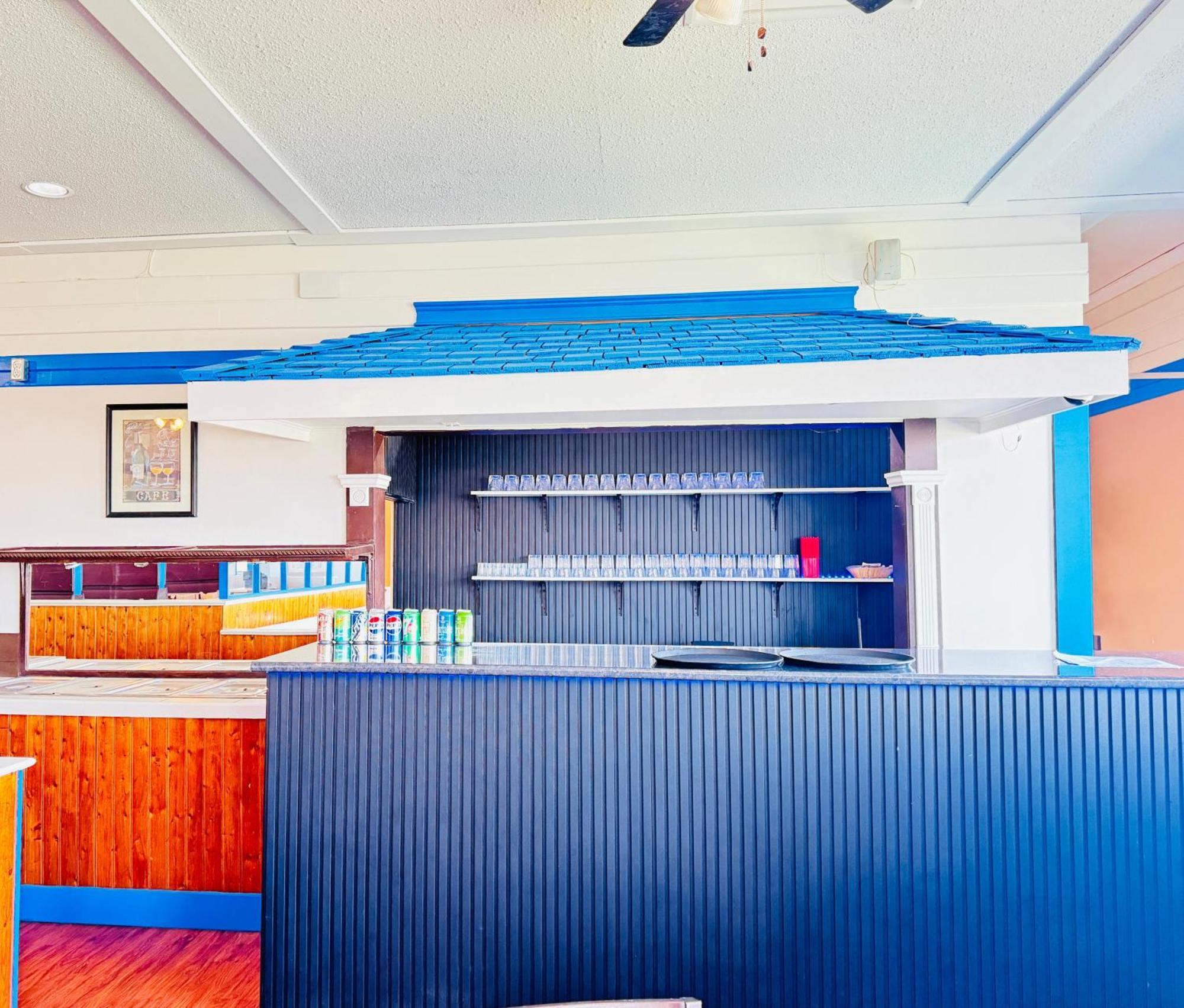 Ramada By Wyndham Dawson Creek Hotel Bagian luar foto