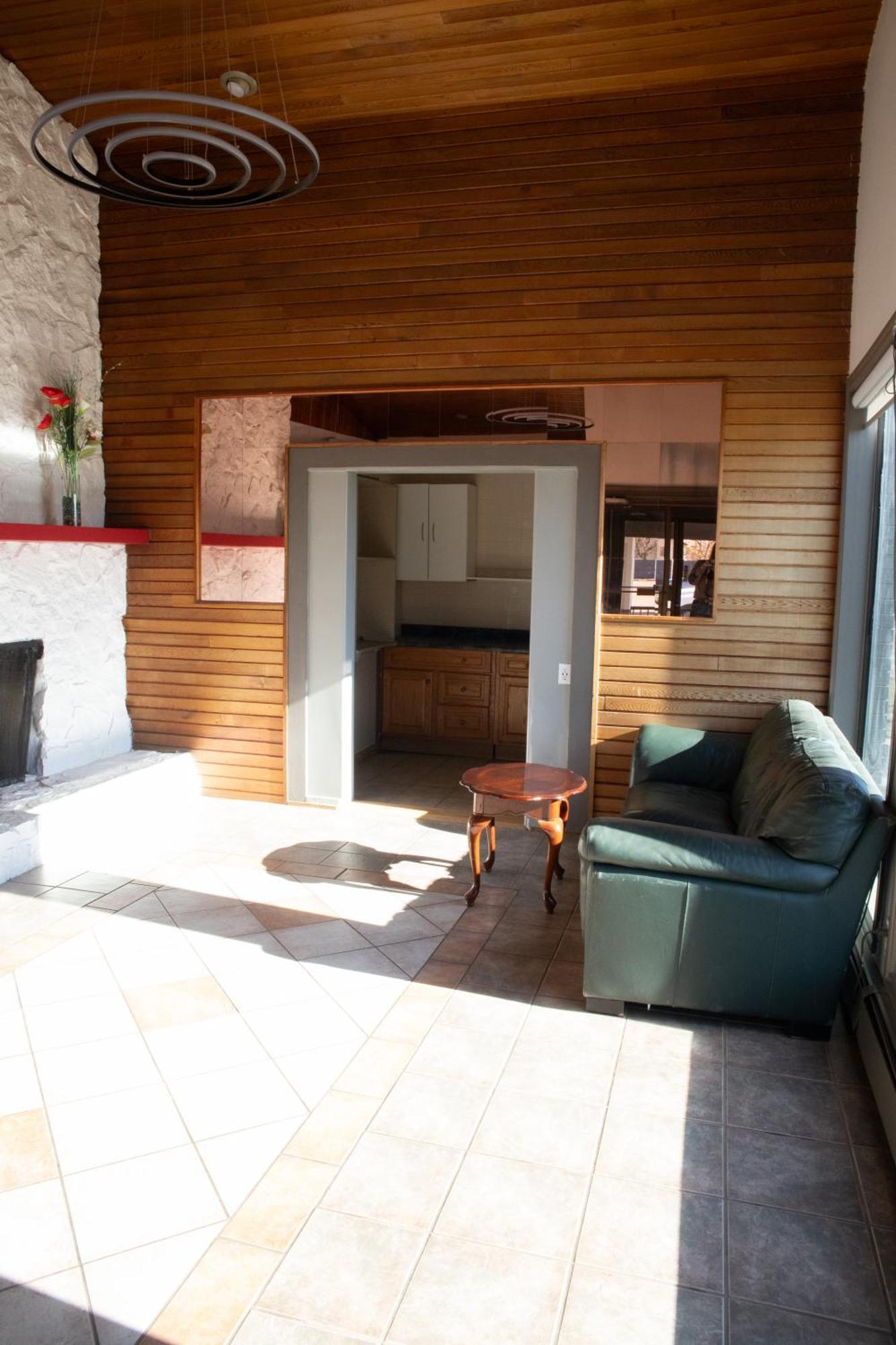Ramada By Wyndham Dawson Creek Hotel Bagian luar foto