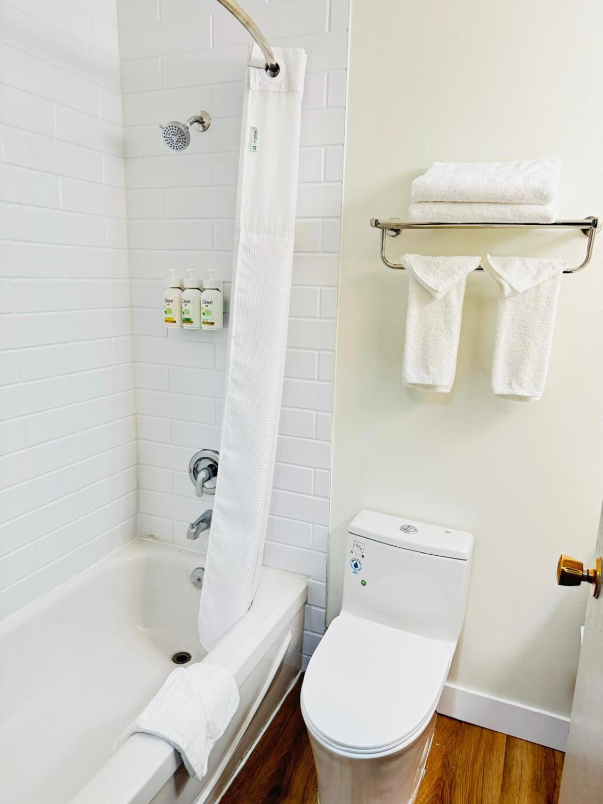 Ramada By Wyndham Dawson Creek Hotel Bagian luar foto
