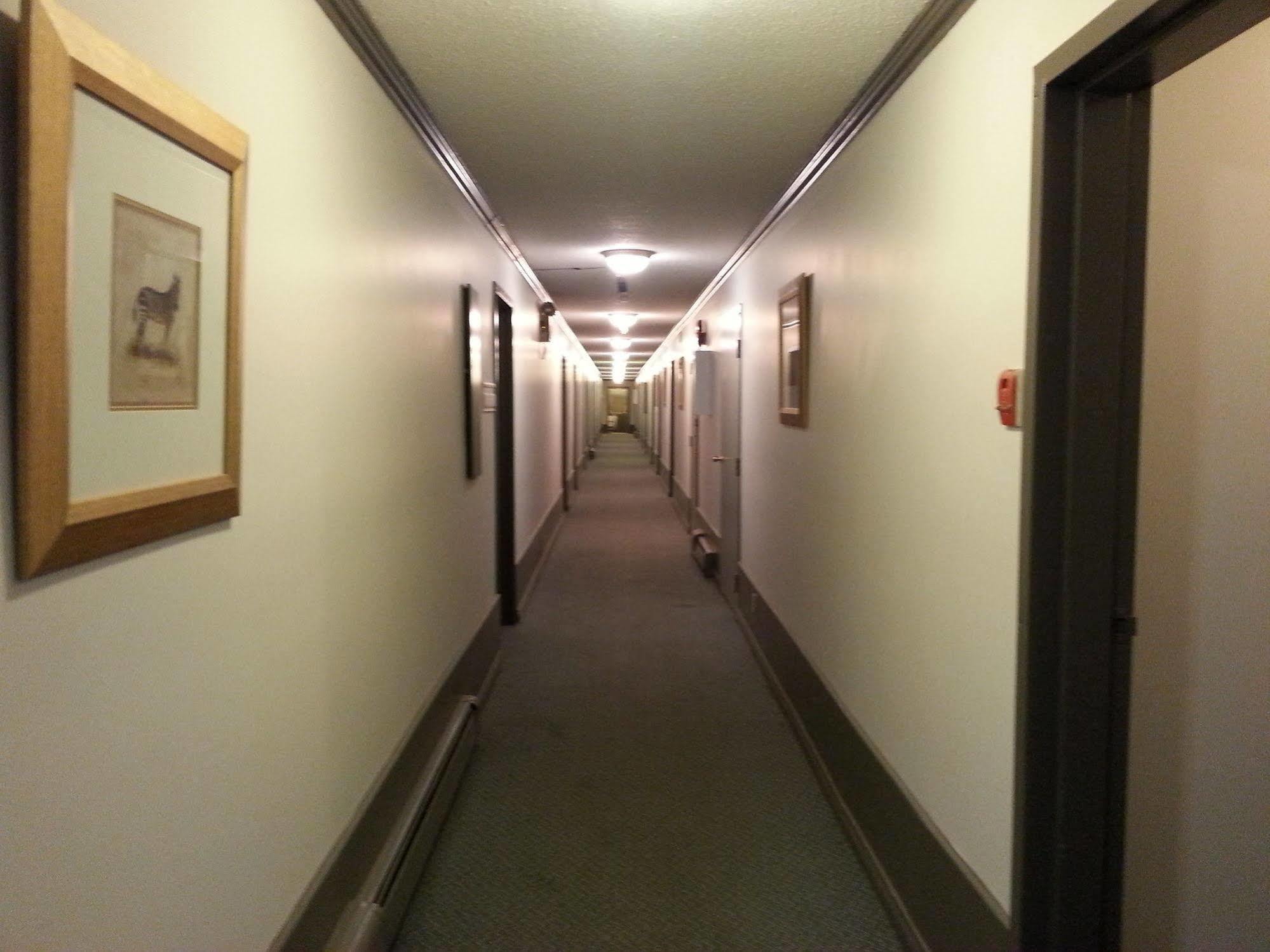 Ramada By Wyndham Dawson Creek Hotel Bagian luar foto
